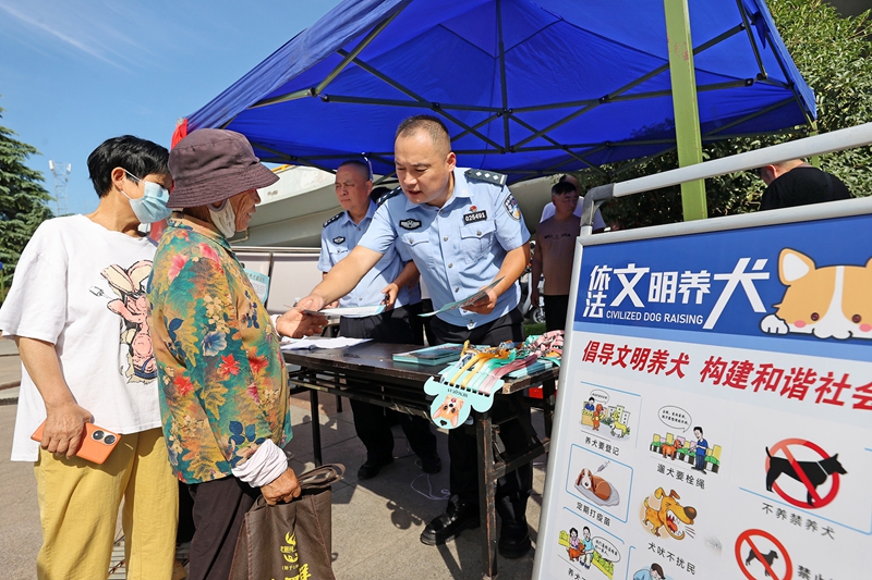 相山周刊配图? 立交桥下赶“文明集市”((3719812)-20250827095609_副本.jpg